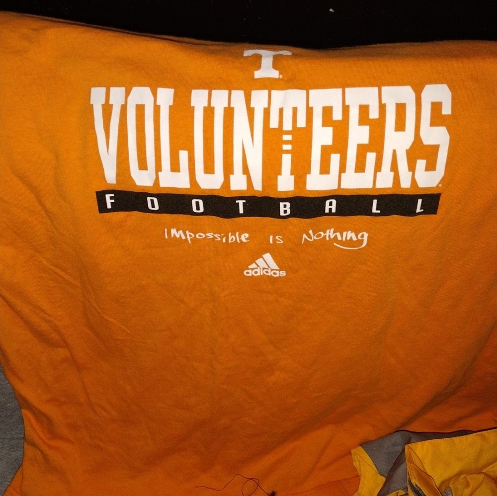 2 Tennessee volunteer t-shirts size XL